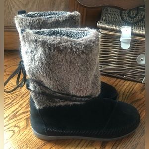 TOMS FUR LINED BOOTIES